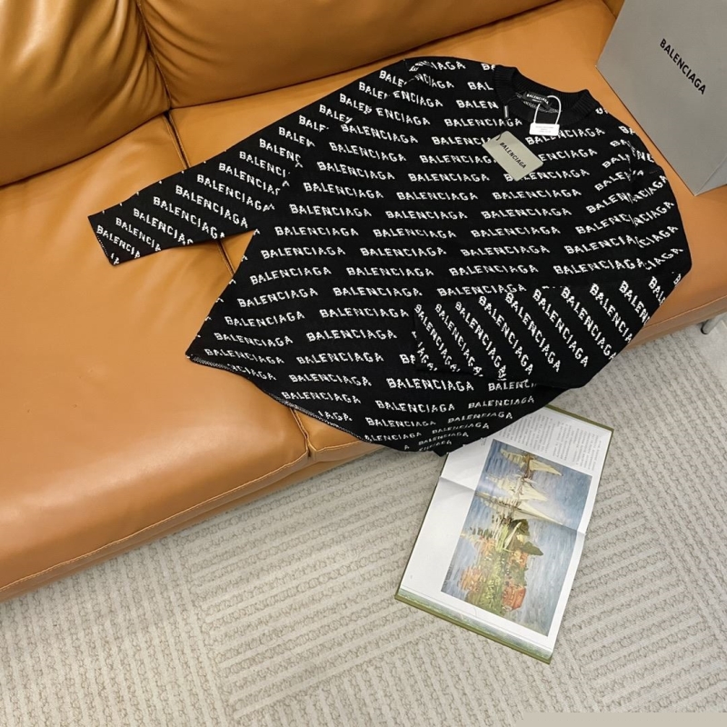 Ba*len*cia*ga sweaters